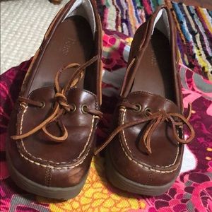 Bass leather dress shoe w platform base/heel